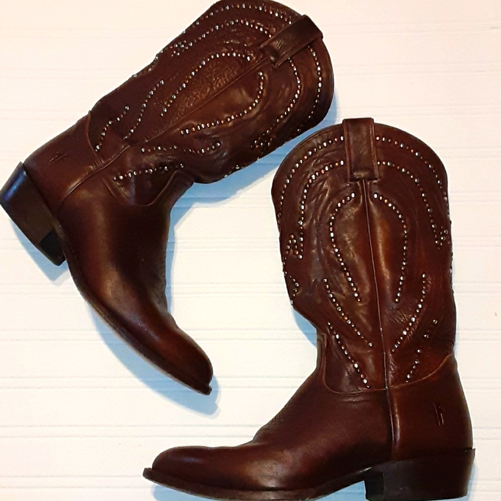 Frye studded Billy cowboy boots, sz9 cognac color